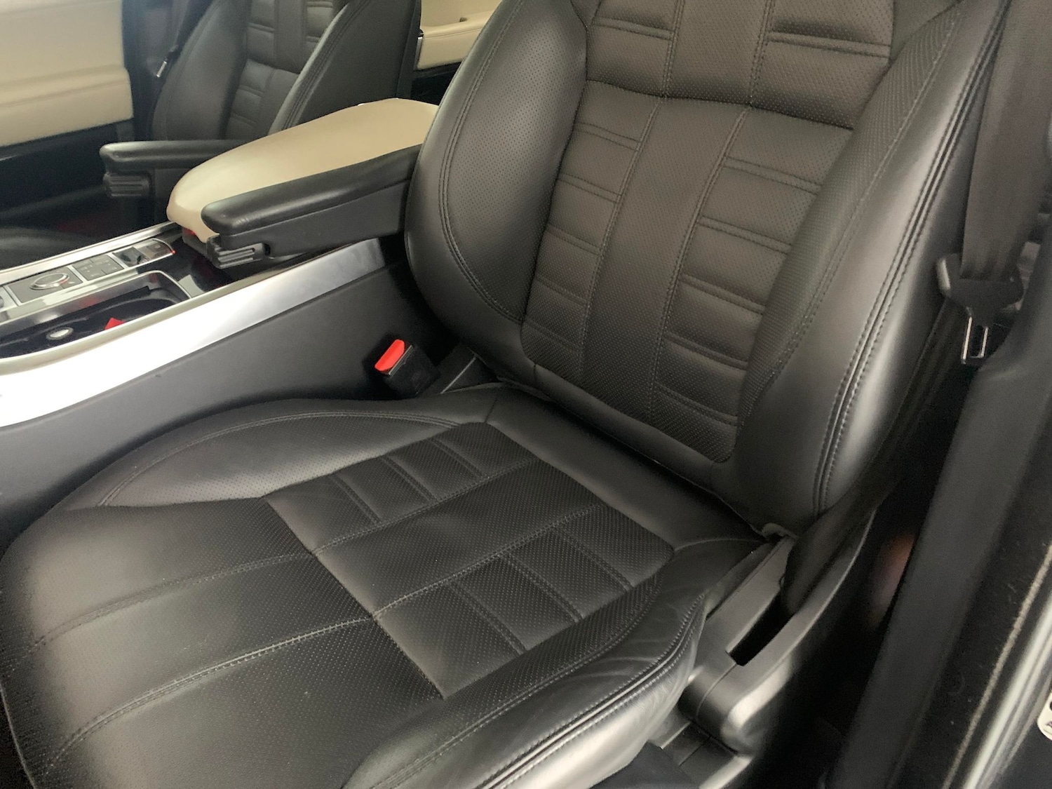 Used Land Rover Range Rover Sport 2017 for sale - 76650832: Photo 8