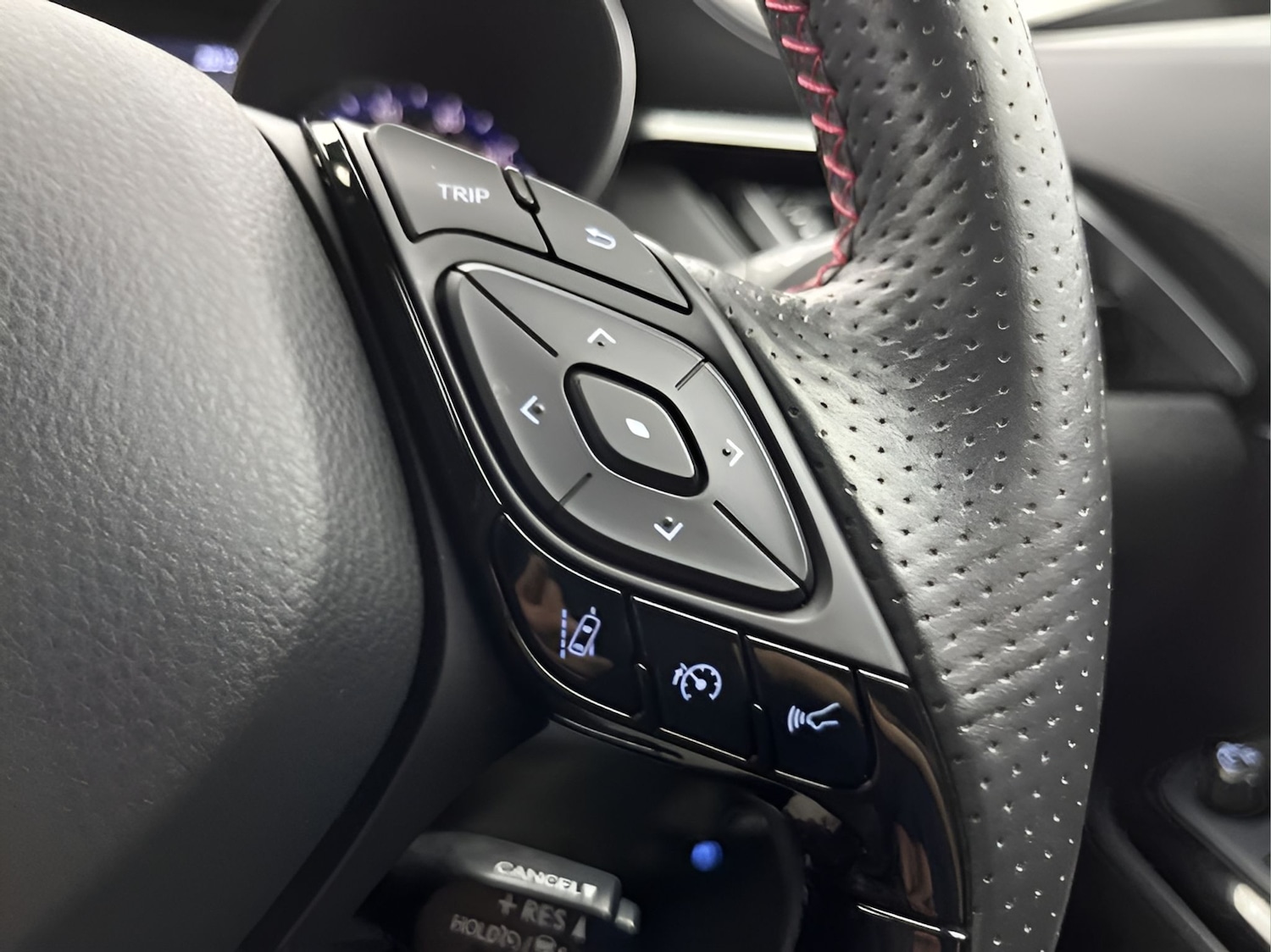 Used Toyota C-HR 2022 for sale - 77063674: Photo 12