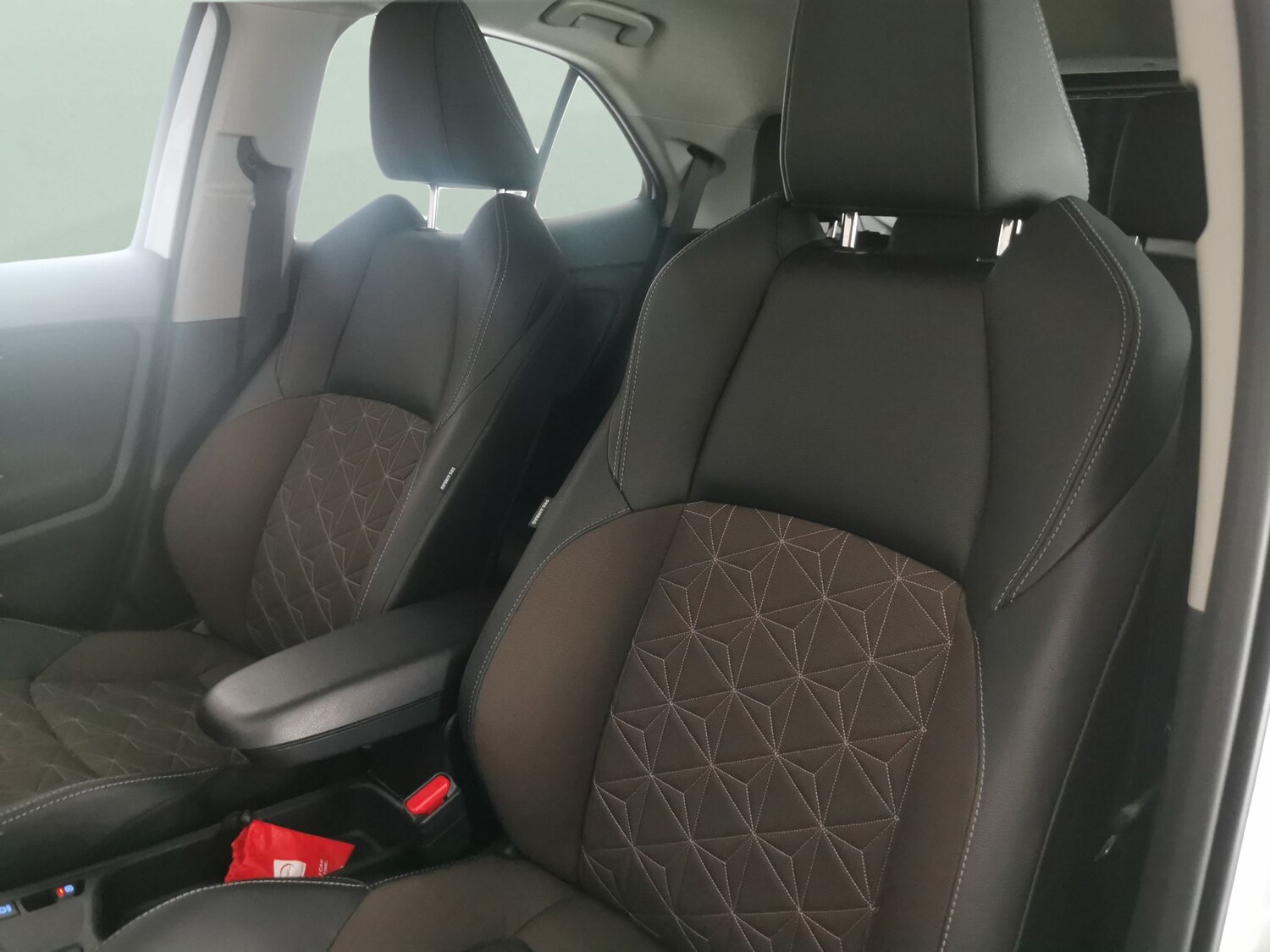 Used Toyota Yaris Cross 2024 for sale - 77674254: Photo 26