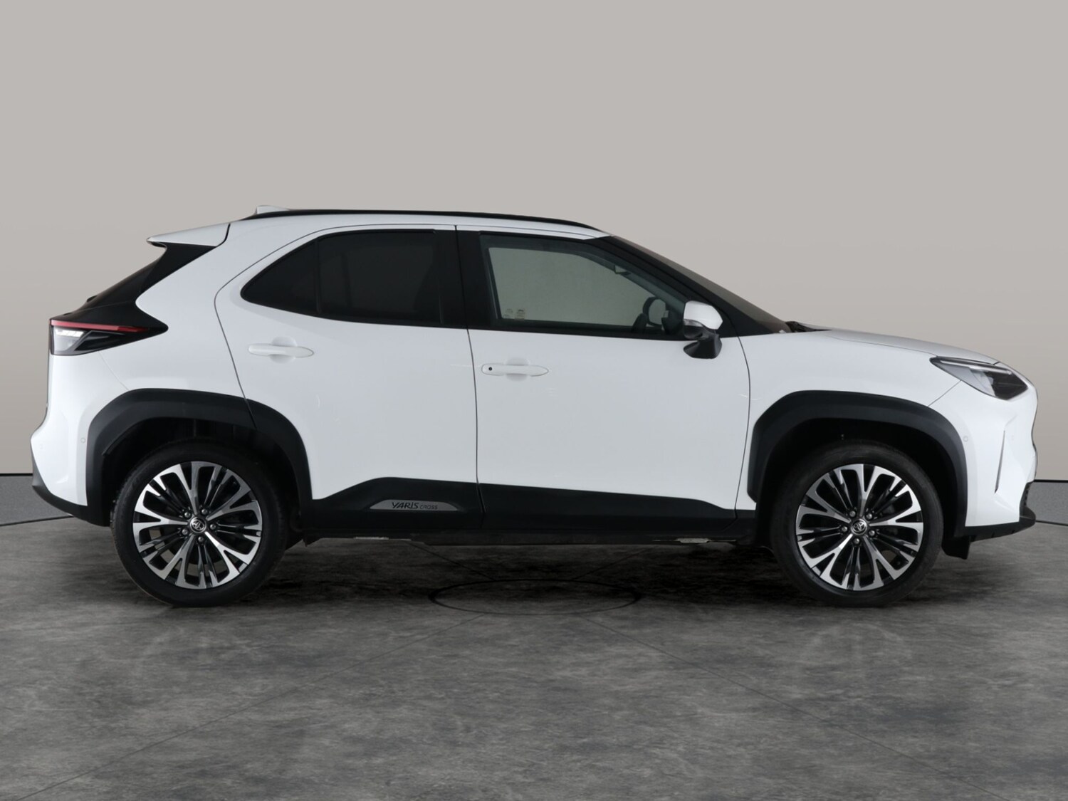 Used Toyota Yaris Cross 2024 for sale - 77674254: Photo 9