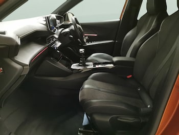 Used Peugeot 2008 2021 for sale - 76342331: Photo