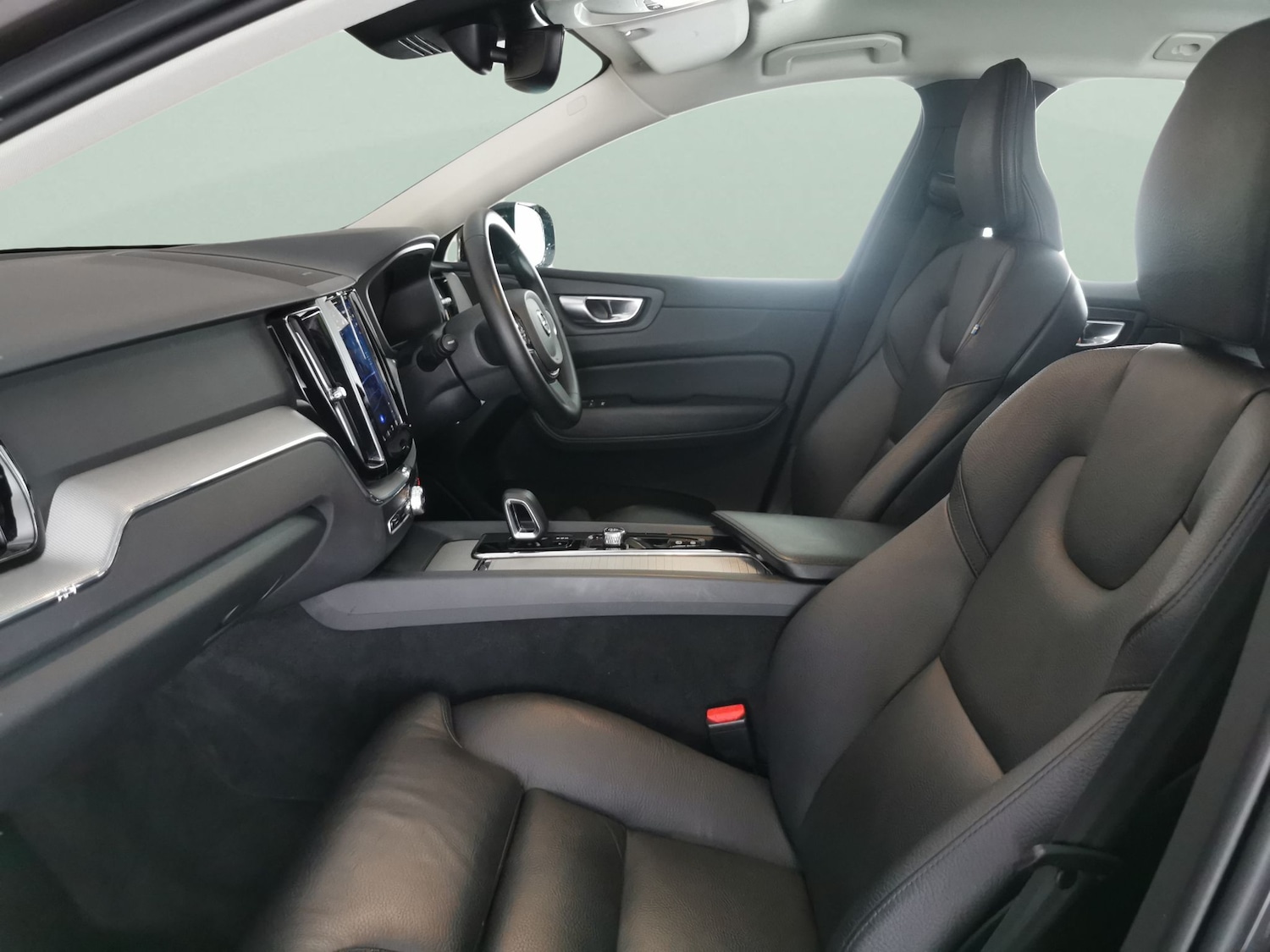 Used Volvo XC60 2023 for sale - 77127926: Photo 4