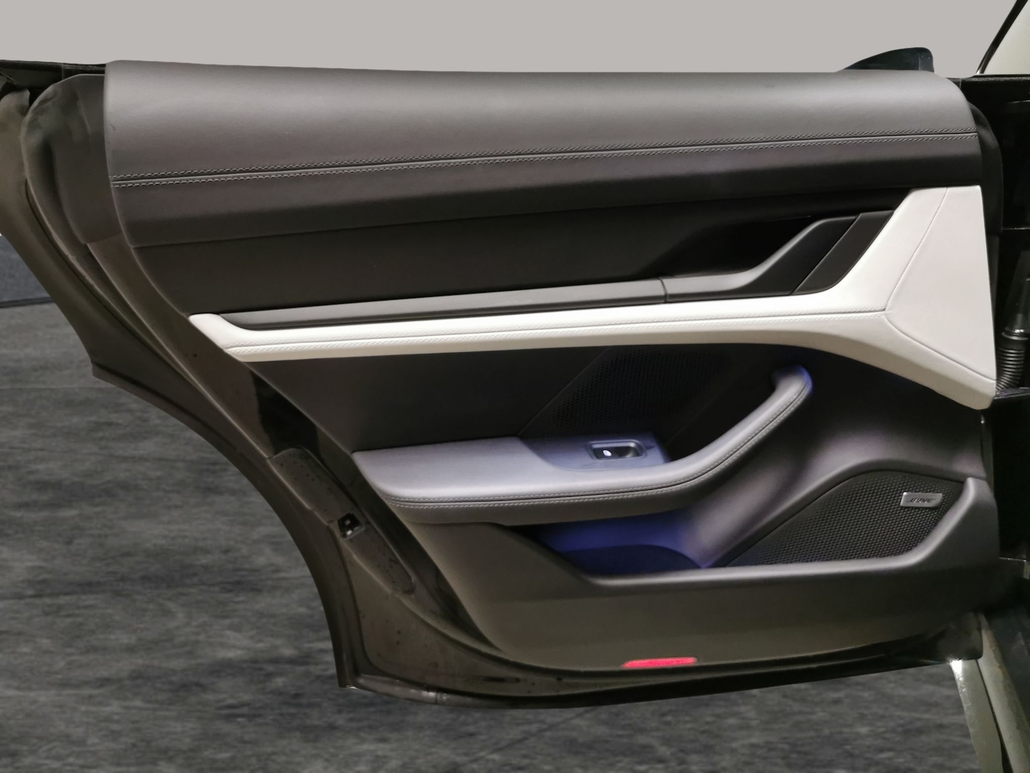 Used Porsche Taycan 2023 for sale - 76754898: Photo 43