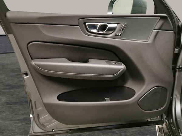 Used Volvo XC60 2020 for sale - 76320535: Photo 39