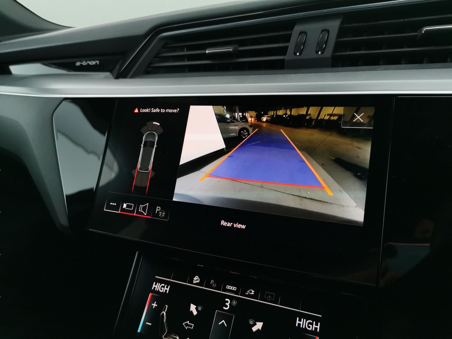 Used Audi e-tron 2022 for sale - 76895122: Photo 6