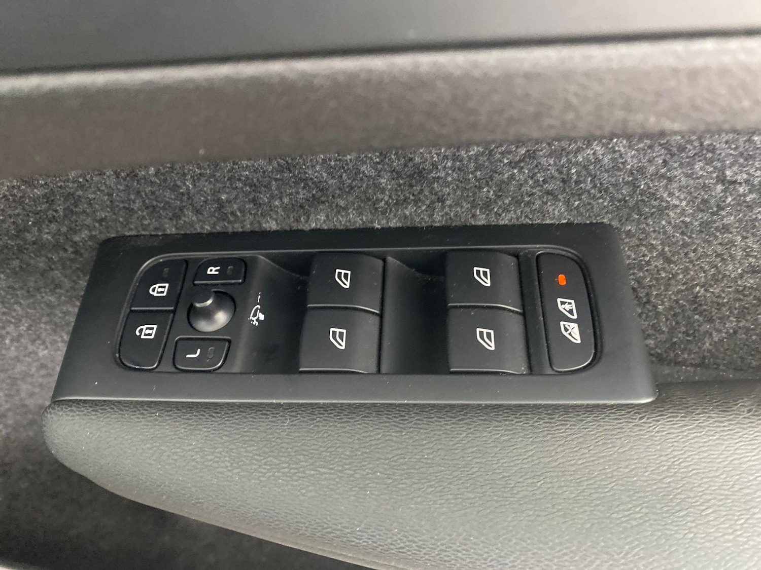 Used Volvo XC40 2023 for sale - 77896600: Photo 14