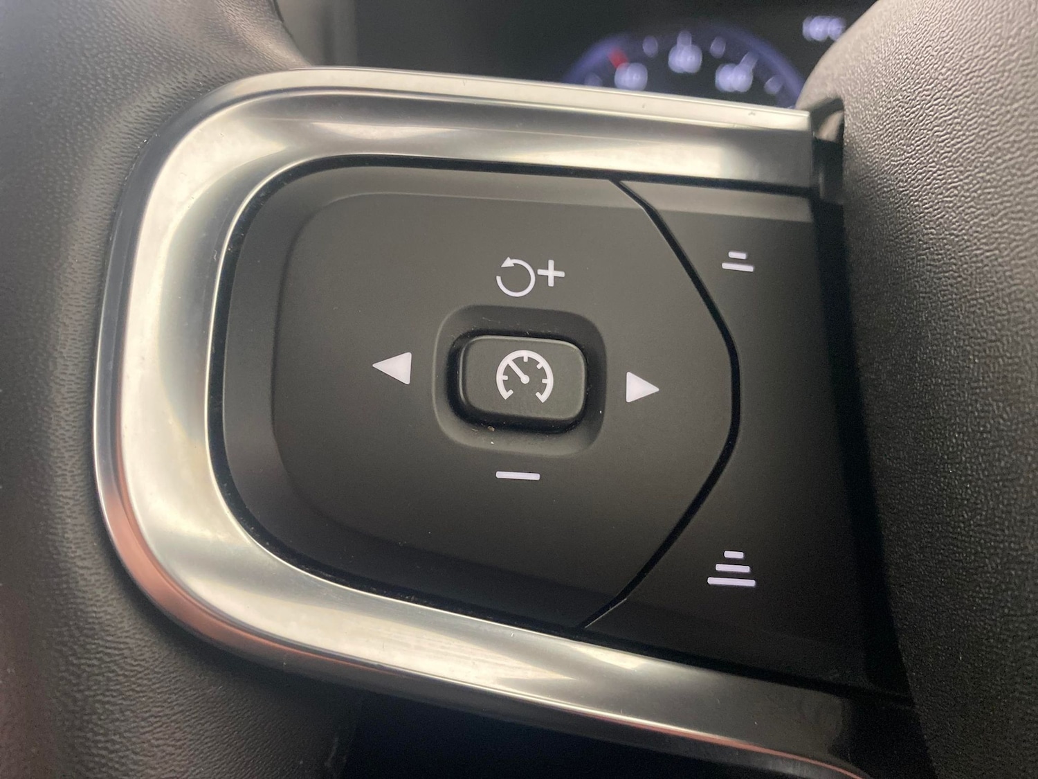 Used Volvo XC40 2023 for sale - 77896600: Photo 17