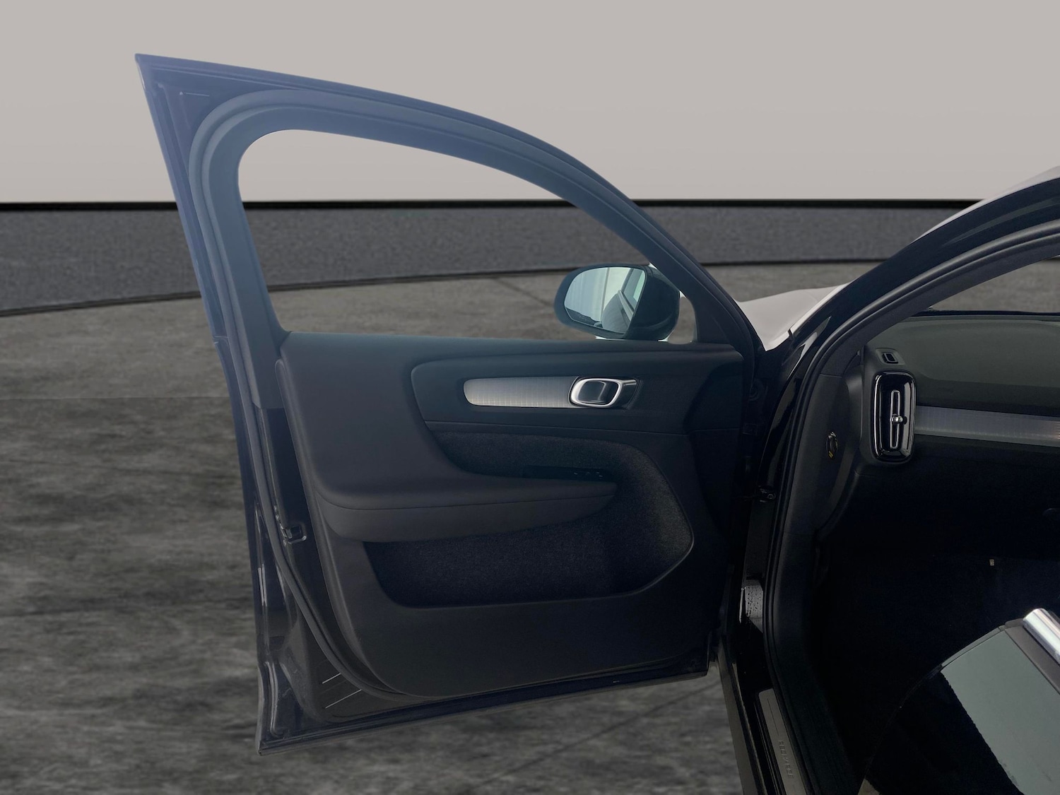 Used Volvo XC40 2023 for sale - 77896600: Photo 23