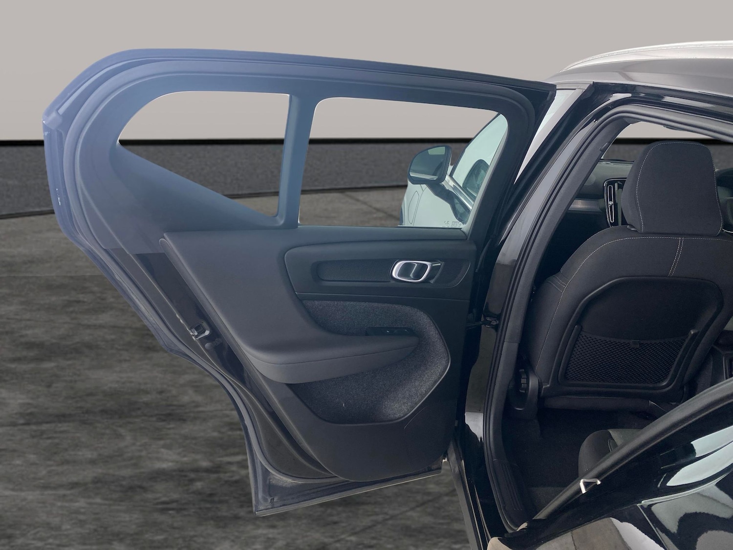 Used Volvo XC40 2023 for sale - 77896600: Photo 24