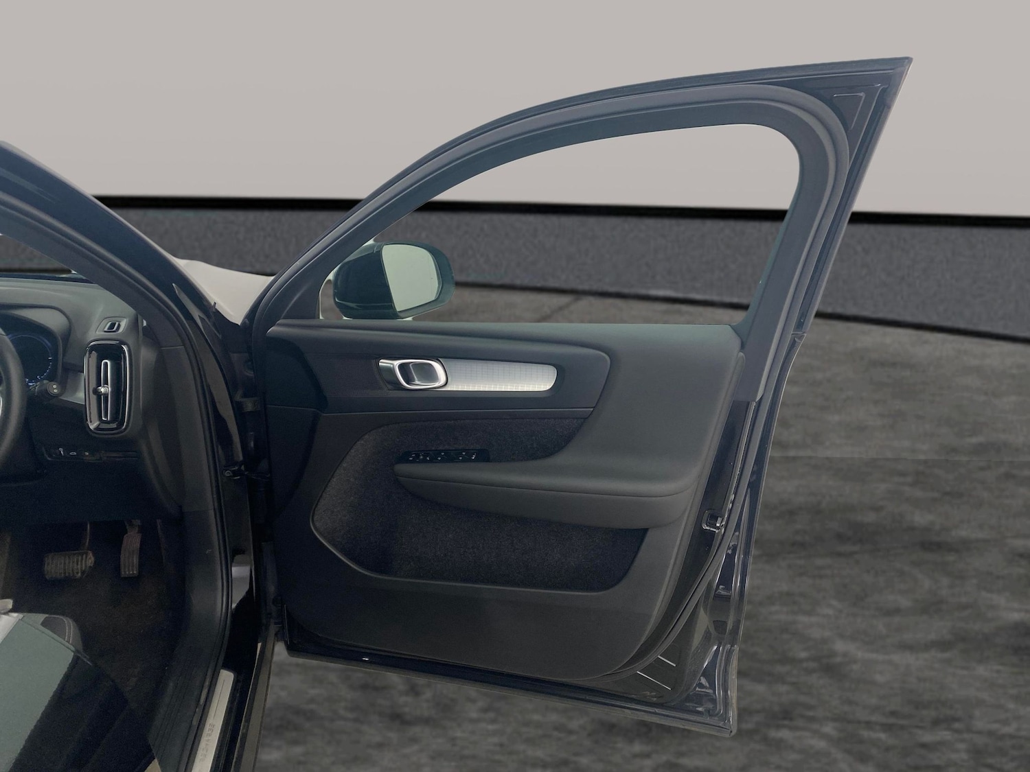 Used Volvo XC40 2023 for sale - 77896600: Photo 27