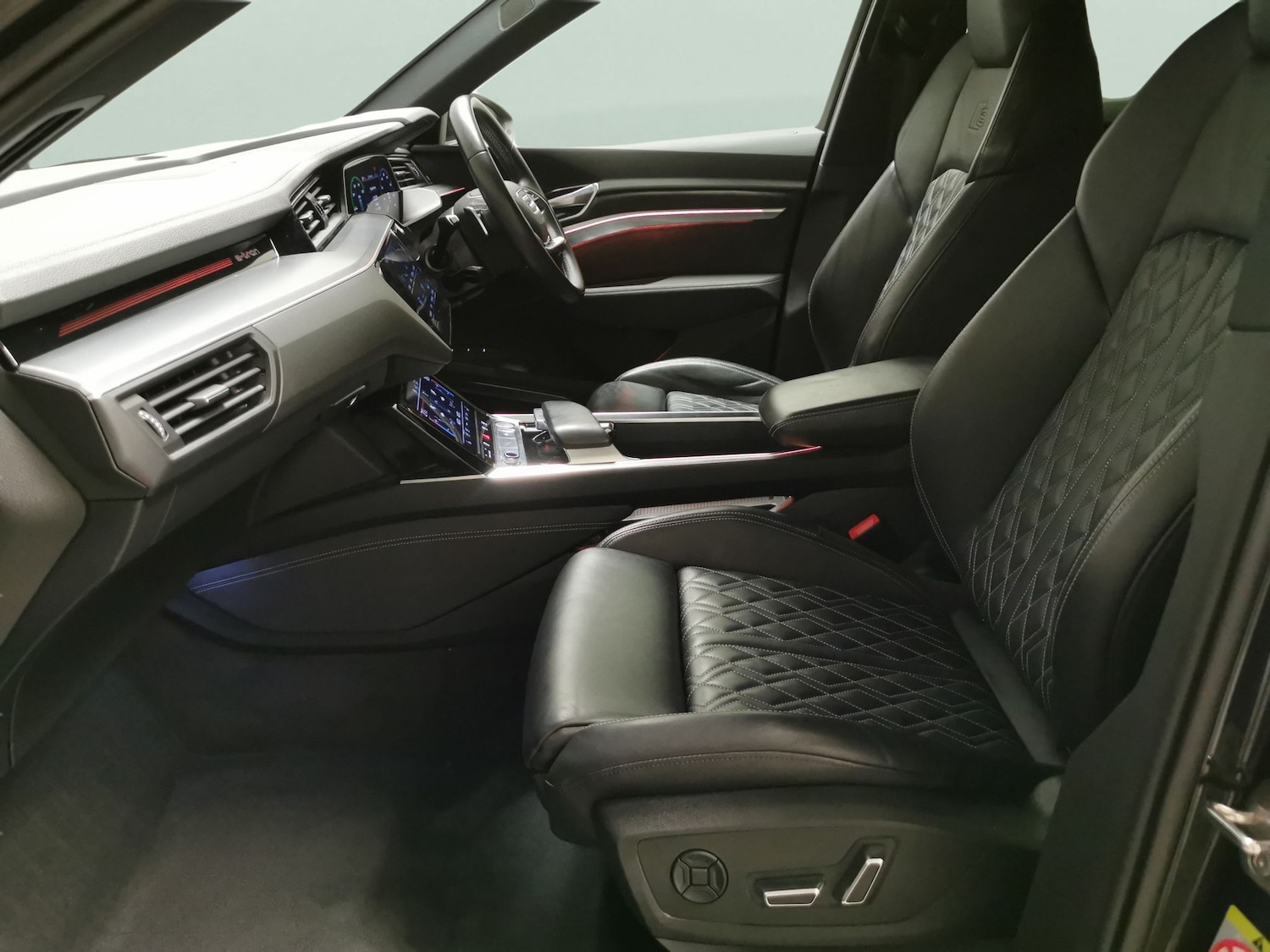 Used Audi e-tron 2021 for sale - 77234395: Photo 4