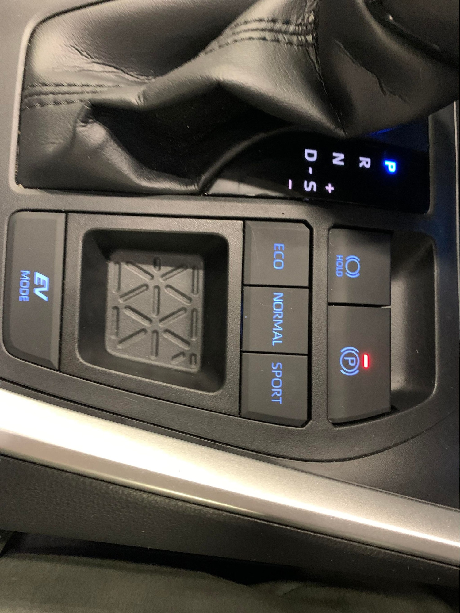 Used Toyota RAV4 2022 for sale - 76943105: Photo 15