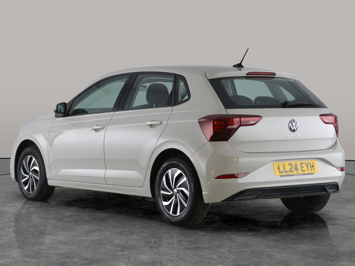 Used Volkswagen Polo 2024 for sale - 77942600: Photo 6