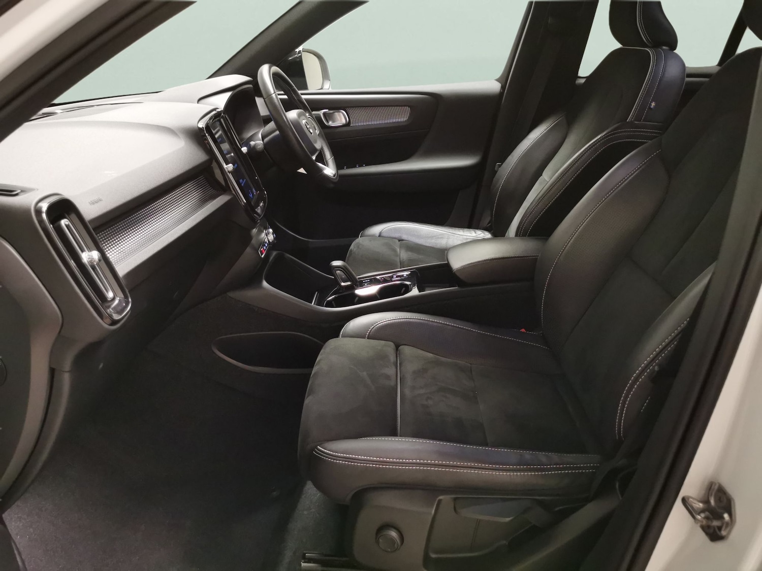 Used Volvo XC40 2020 for sale - 78224509: Photo 4