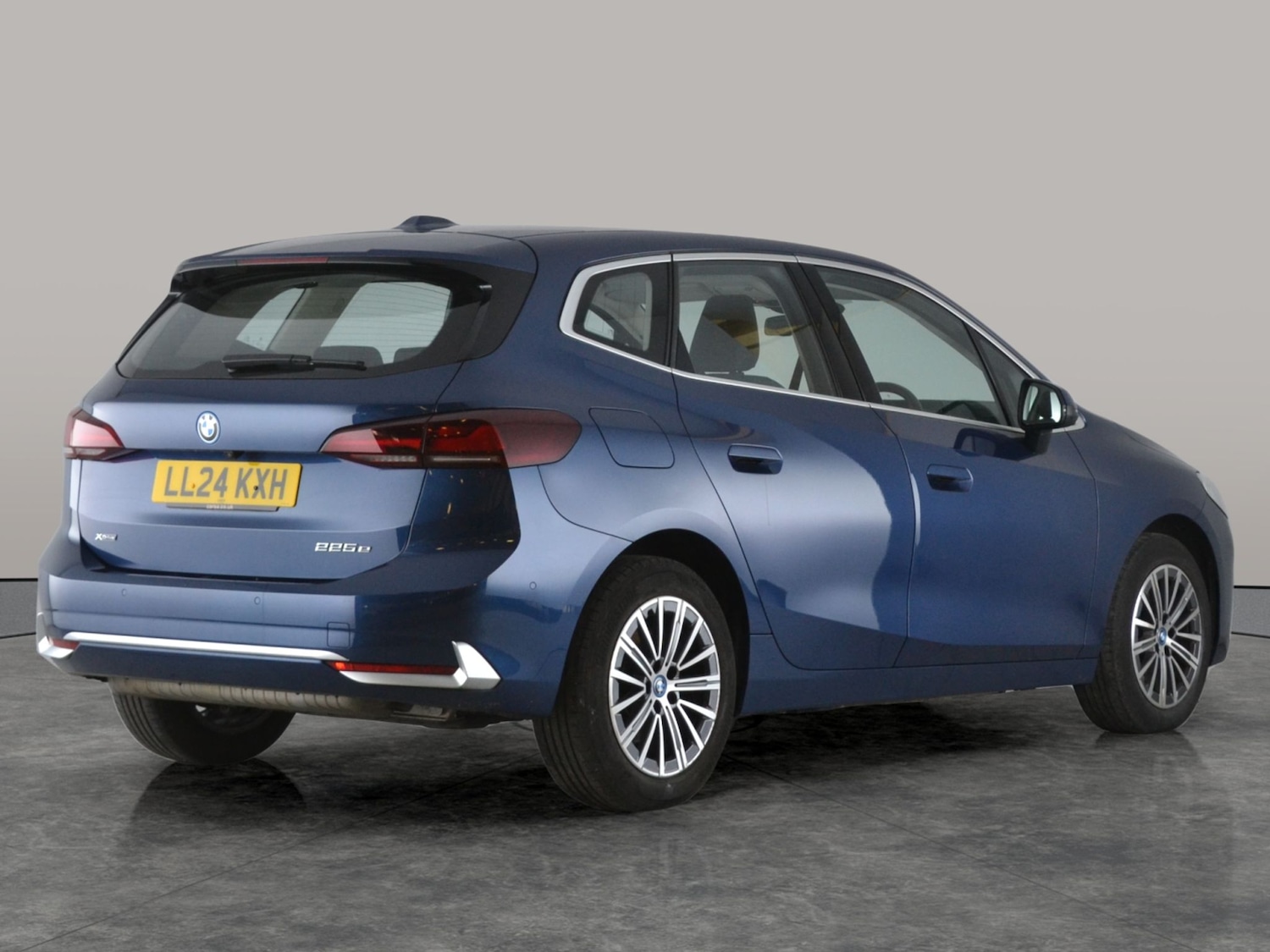 Used BMW 2 Series 2024 for sale - 77272061: Photo 11