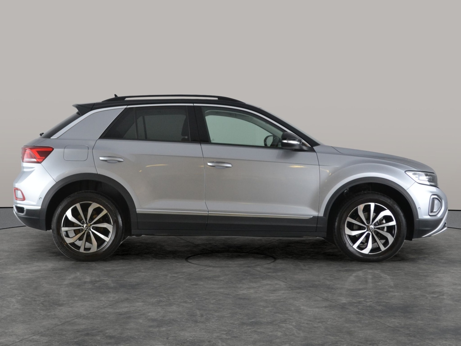 Used Volkswagen T-Roc 2023 for sale - 76946566: Photo 11