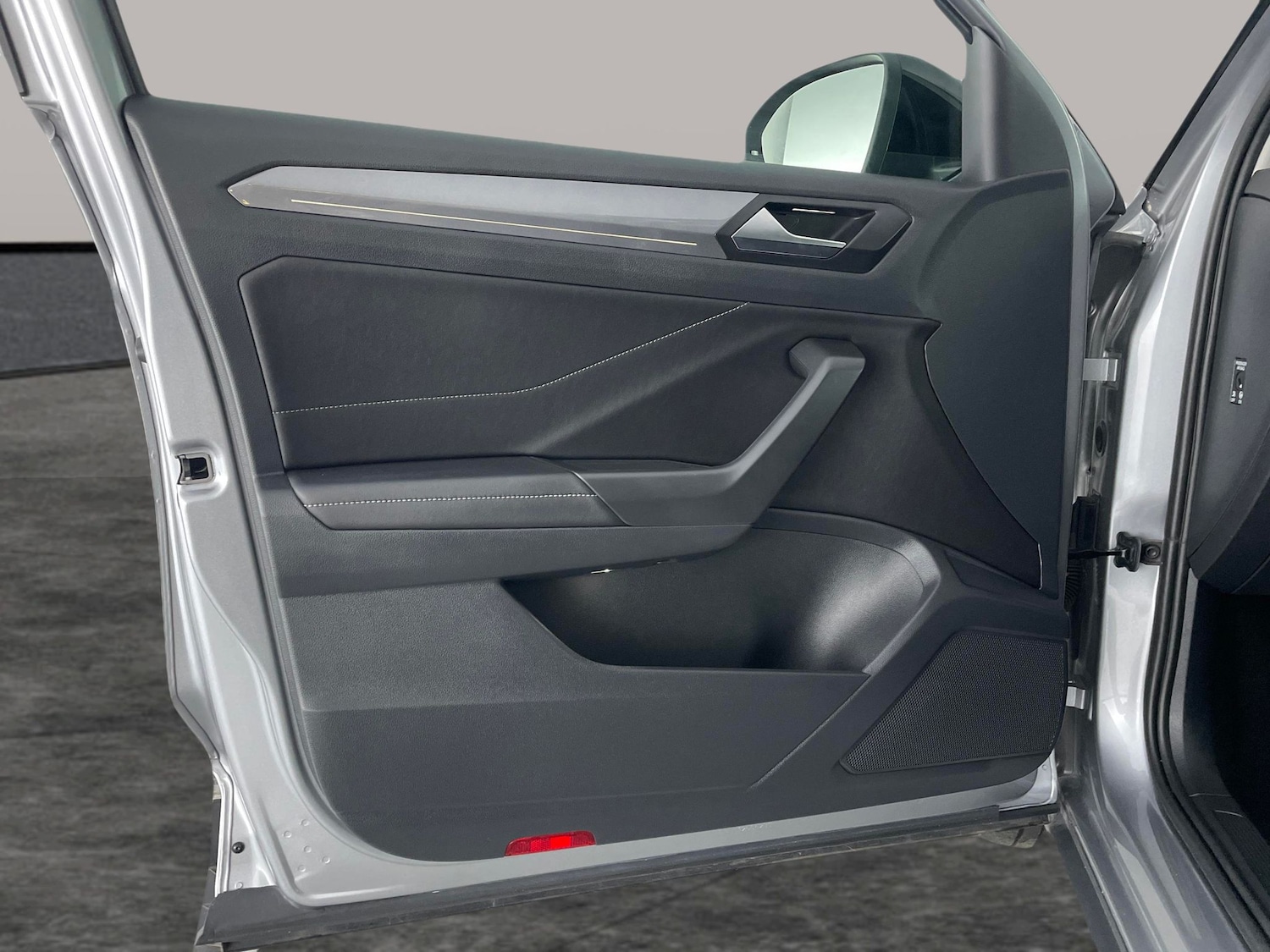 Used Volkswagen T-Roc 2023 for sale - 76946566: Photo 31