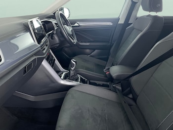 Used Volkswagen T-Roc 2023 for sale - 76946566: Photo