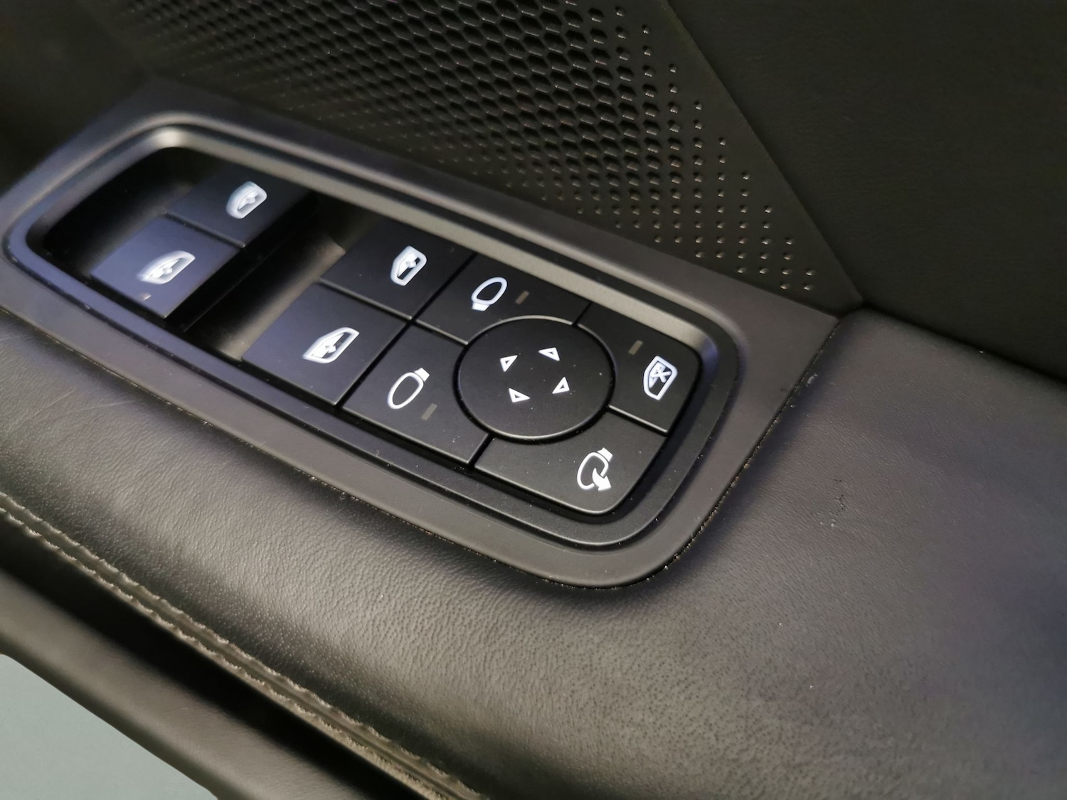 Used Porsche Taycan 2023 for sale - 76668733: Photo 18