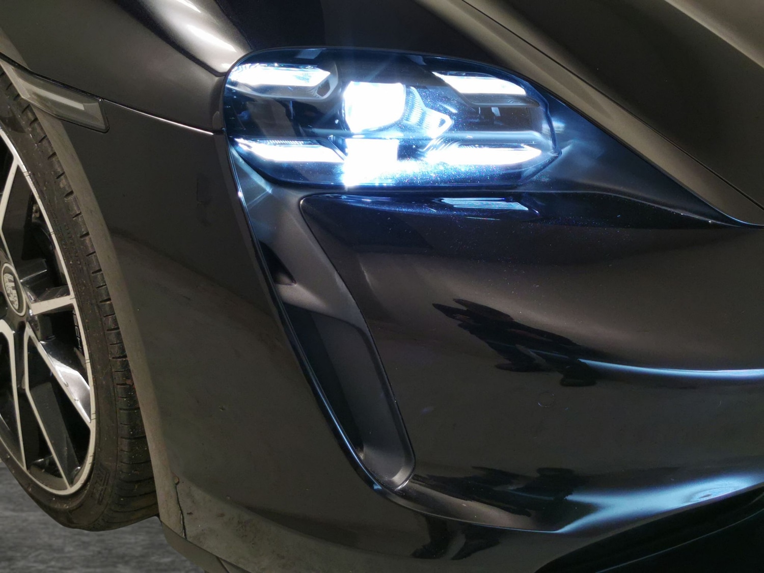 Used Porsche Taycan 2023 for sale - 76668733: Photo 36