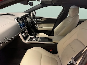 Used Jaguar XE 2019 for sale - 75542898: Photo