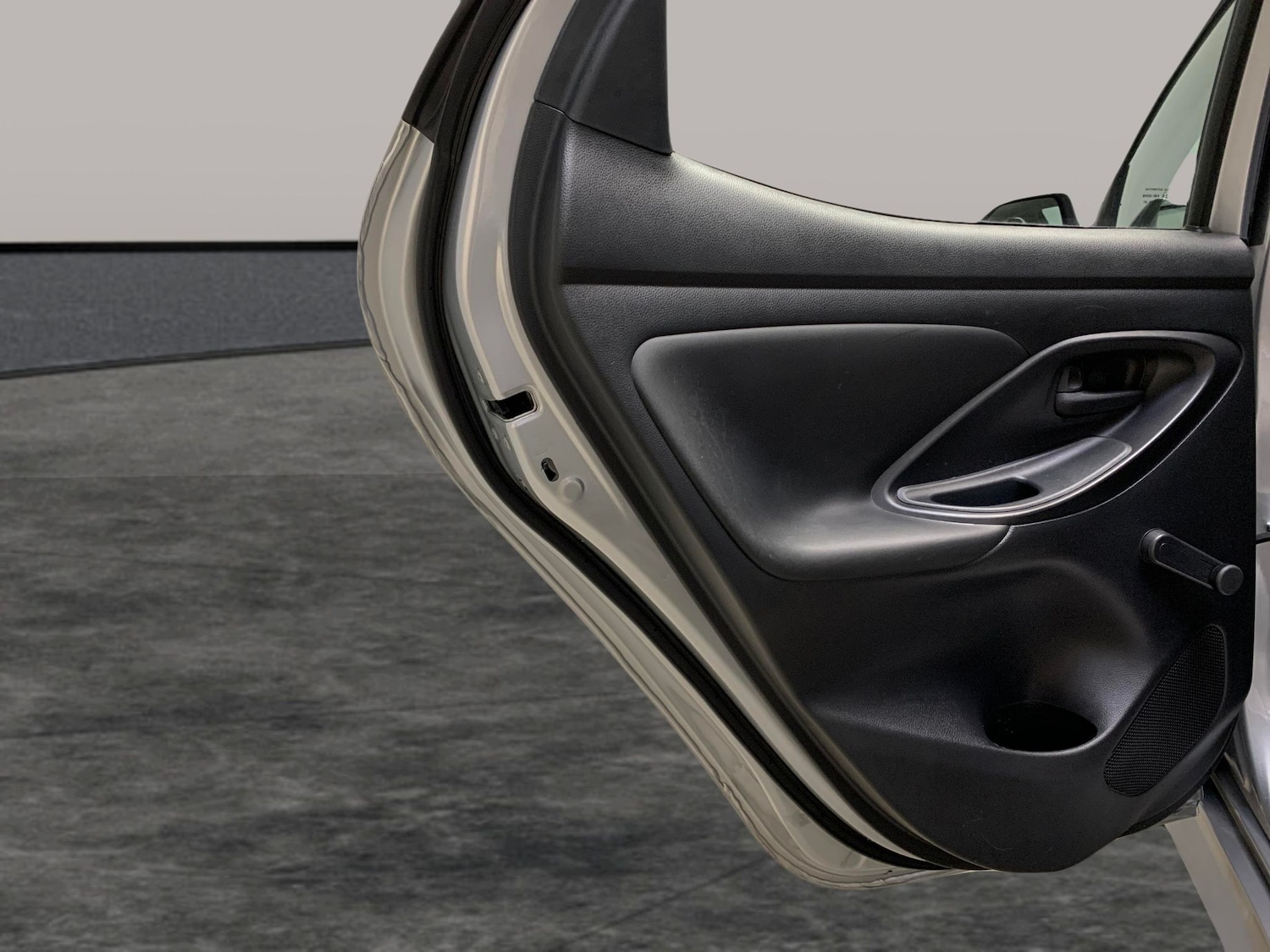 Used Toyota Yaris for sale - 77245919: Photo 24