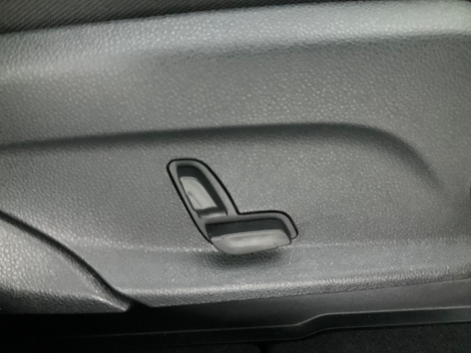 Used Mercedes-Benz EQC 2023 for sale - 76915483: Photo 16