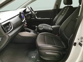 Used Kia Stonic 2023 for sale - 78122620: Photo