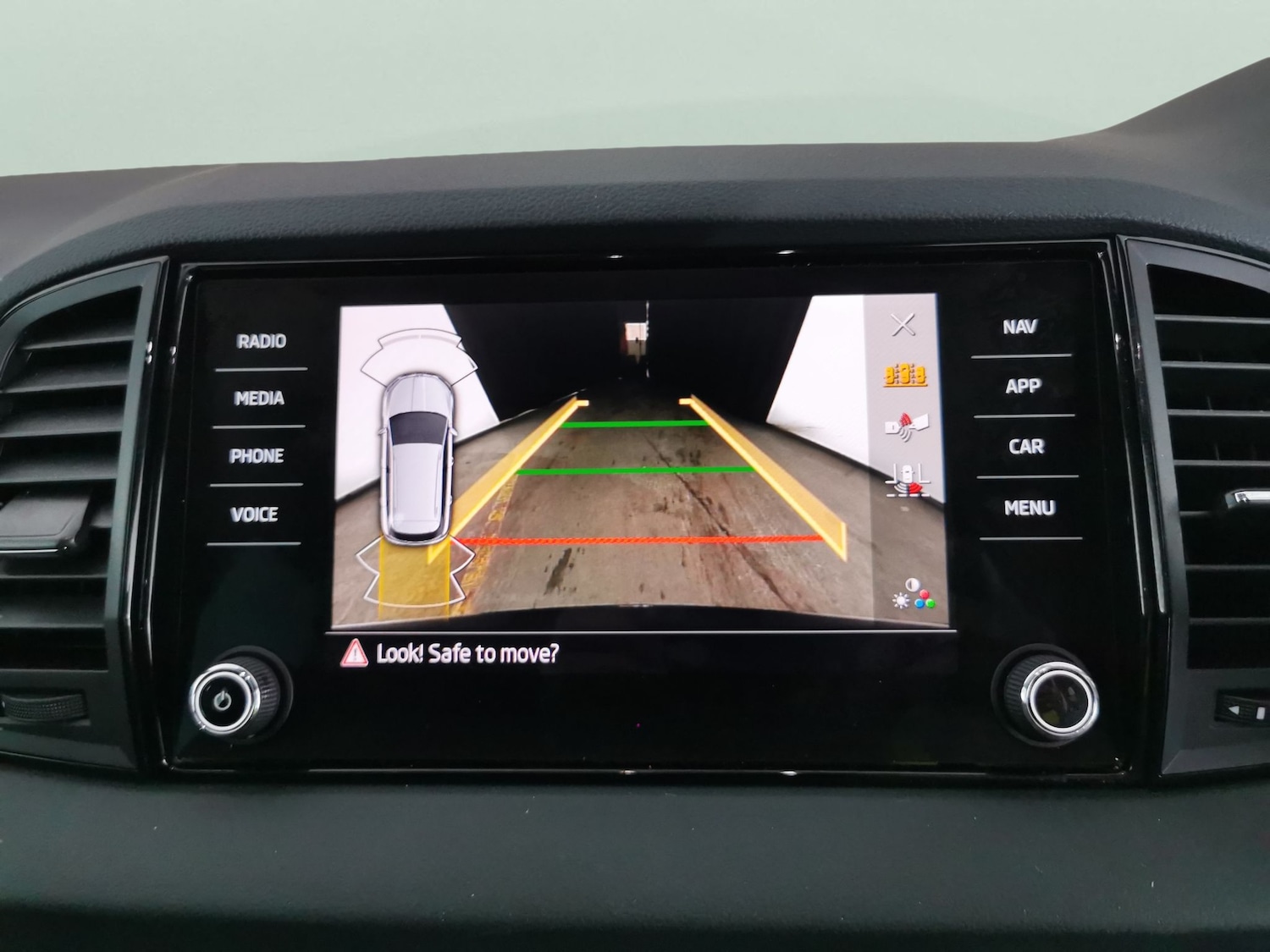 Used Skoda Karoq 2024 for sale - 77318384: Photo 6