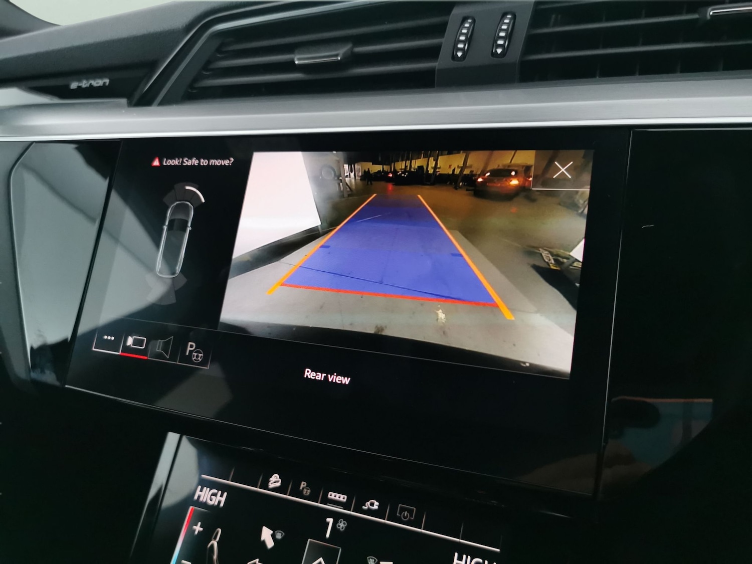 Used Audi e-tron 2022 for sale - 77180343: Photo 6