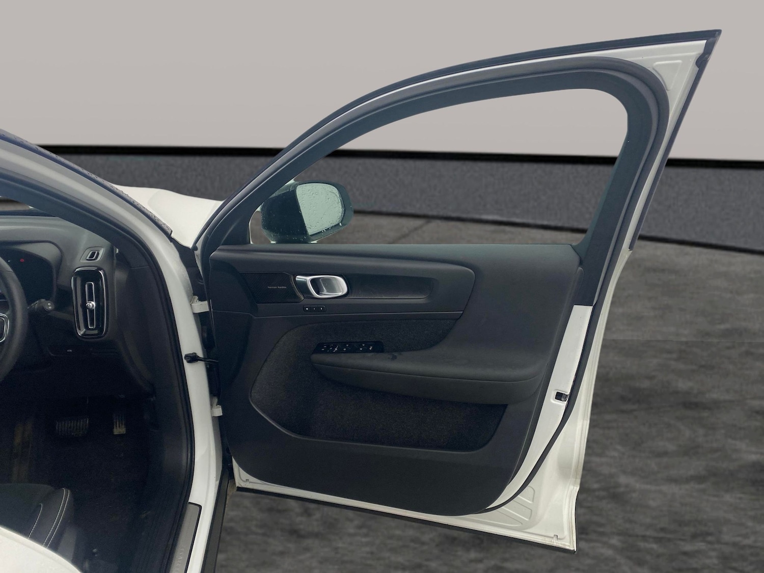 Used Volvo XC40 2022 for sale - 78132531: Photo 28