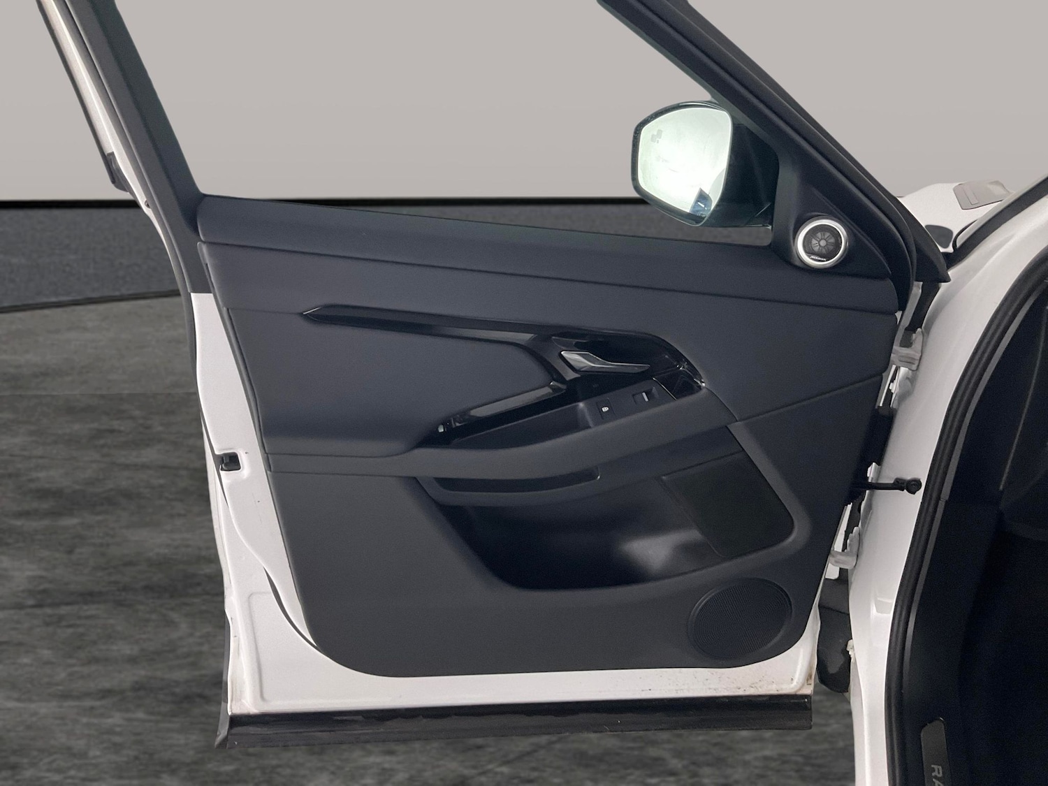 Used Land Rover Range Rover Evoque 2023 for sale - 76978203: Photo 32