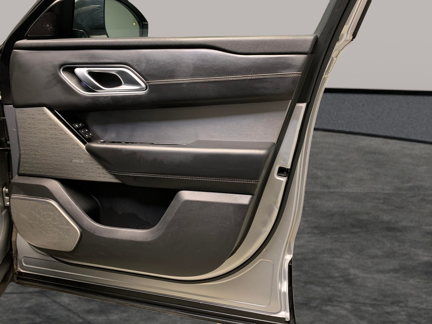 Used Land Rover Range Rover Velar for sale - 76969552: Photo 32