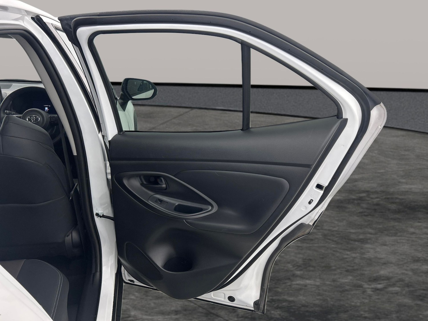 Used Toyota Yaris Cross 2023 for sale - 76895087: Photo 25