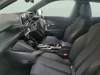 Used Peugeot E-2008 2023 for sale - 76943106: Photo