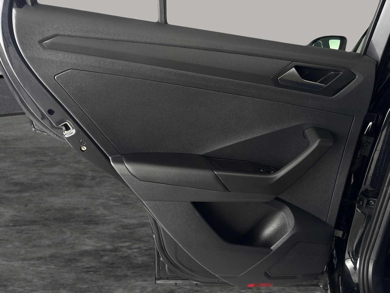 Used Volkswagen T-Roc 2024 for sale - 77896627: Photo 32