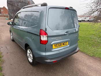 Used Ford Transit Courier 2018 for sale - 77585649: Photo