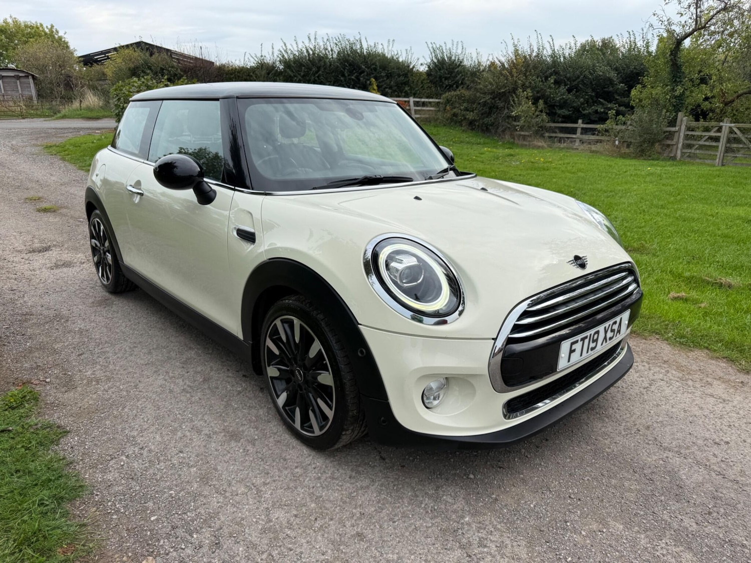 Used MINI Hatch 2019 for sale - 76137928: Photo 1