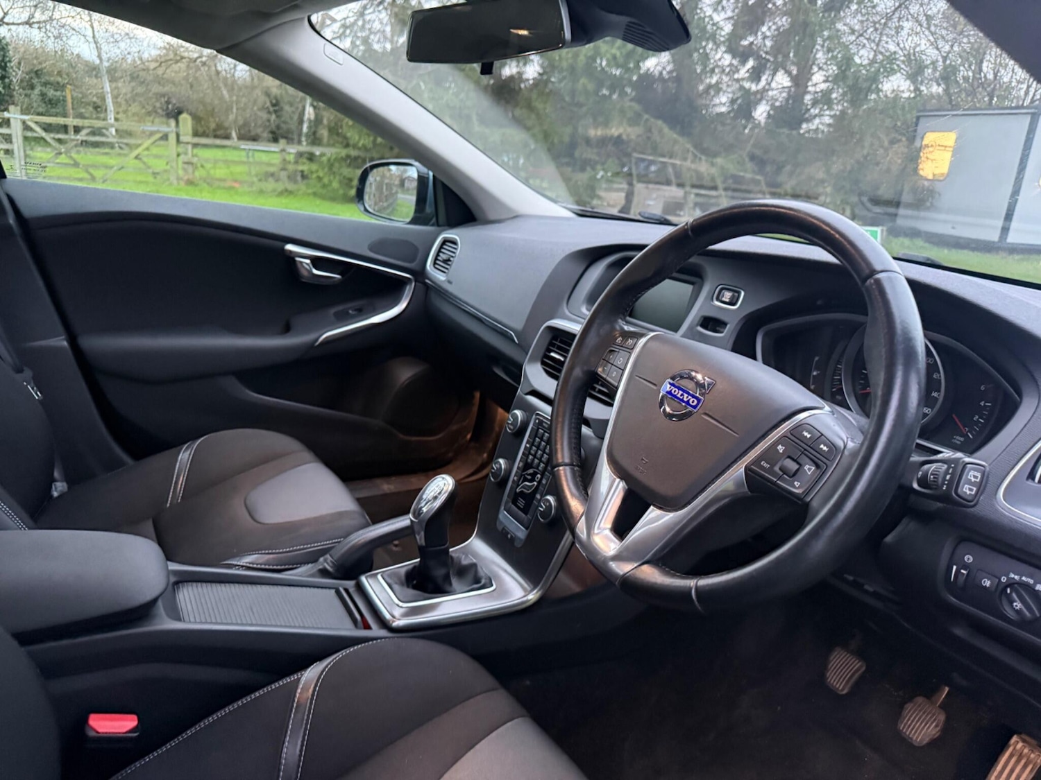 Used Volvo V40 2013 for sale - 76714919: Photo 2