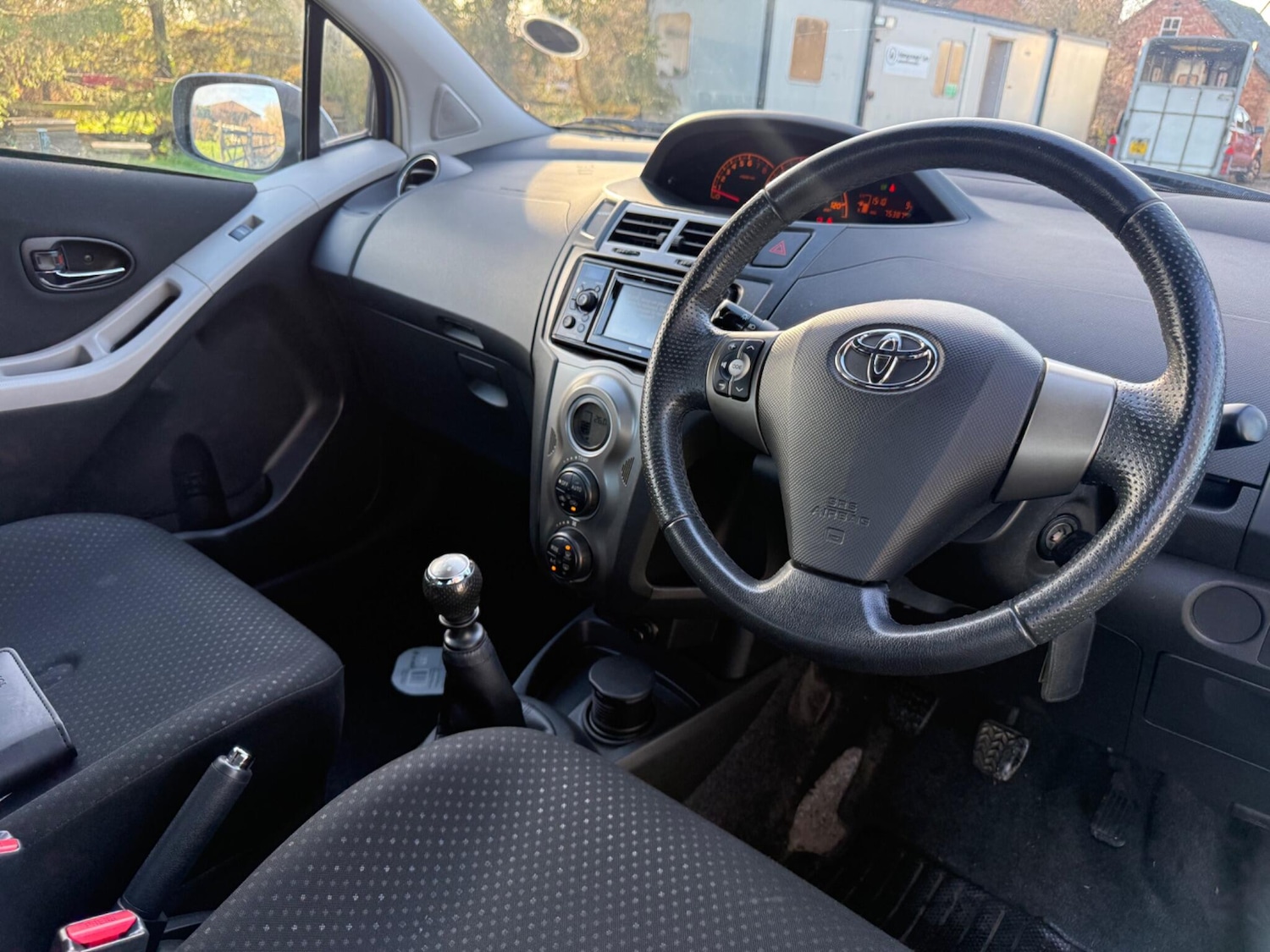 Used Toyota Yaris 2011 for sale - 77229902: Photo 2