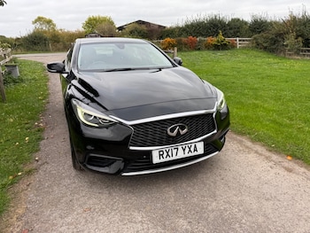 Used Infiniti Q30 2017 for sale - 76238541: Photo 2