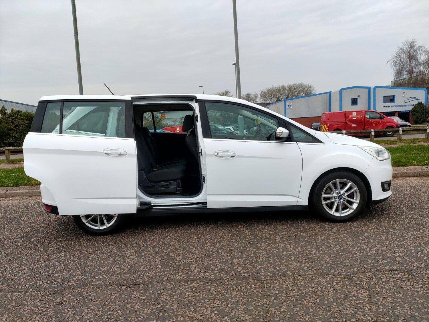 Used Ford Grand C-Max 2017 for sale - 78115176: Photo 15