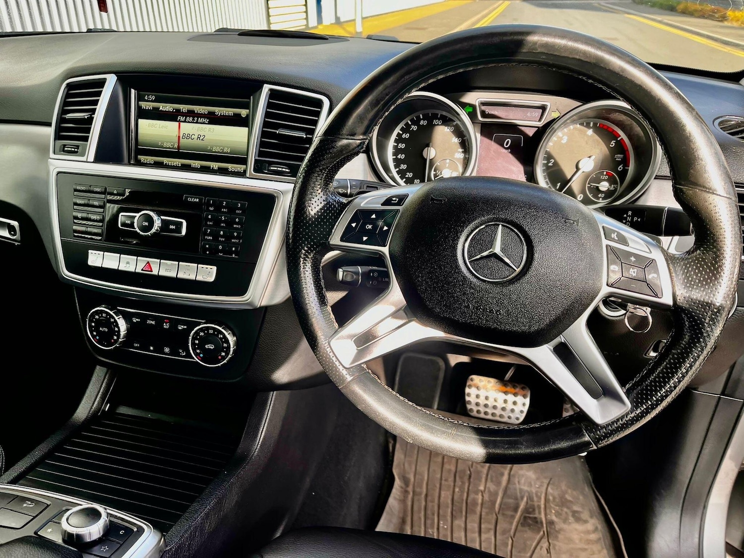 Used Mercedes-Benz M Class 2015 for sale - 76988475: Photo 9