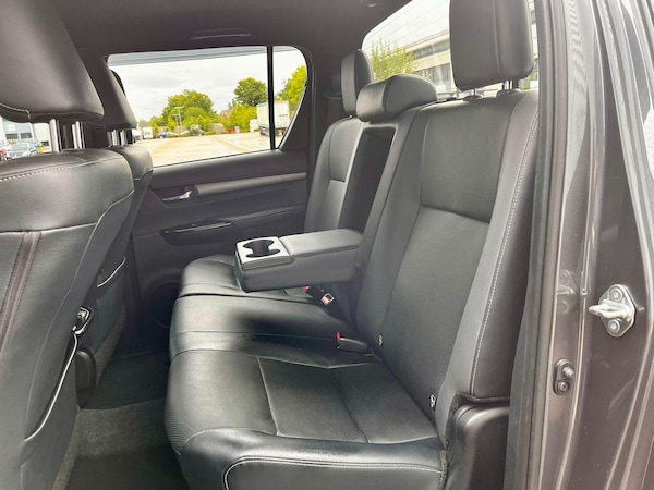 Used Toyota Hilux 2023 for sale - 75257951: Photo 19
