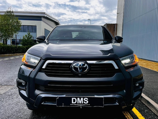 Used Toyota Hilux 2023 for sale - 75257951: Photo 2