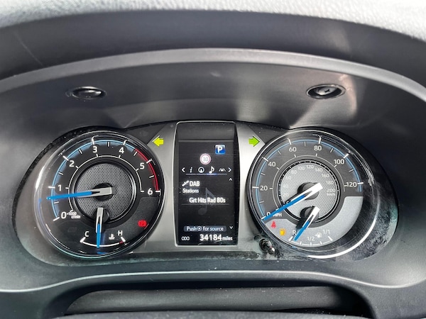 Used Toyota Hilux 2023 for sale - 75257951: Photo 32