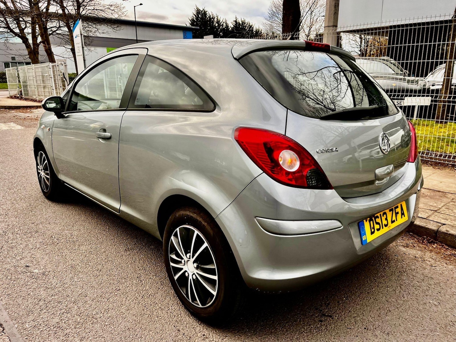 Used Vauxhall Corsa 2013 for sale - 76975866: Photo 4