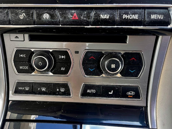 Used Jaguar XF 2012 for sale - 74545431: Photo 42