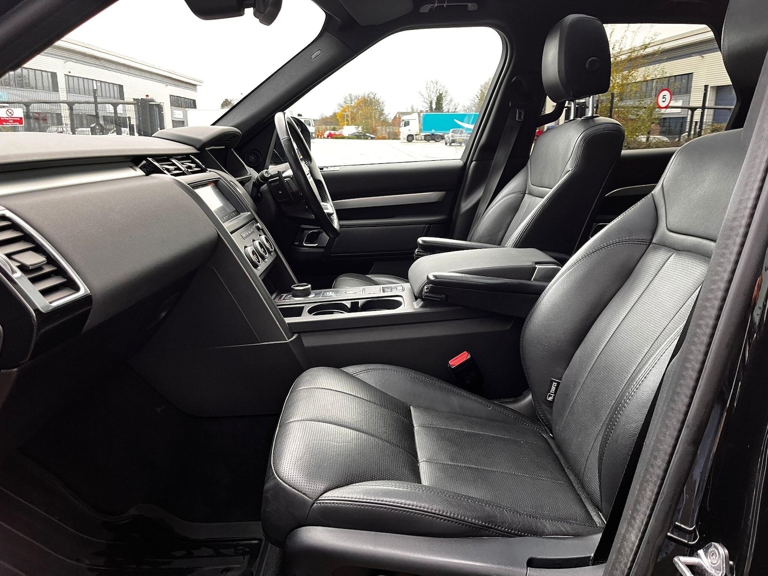 Used Land Rover Discovery 2019 for sale - 76976385: Photo 76