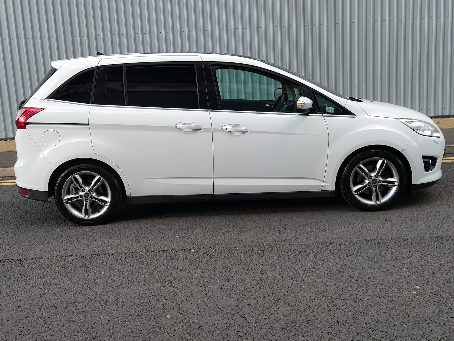 Used Ford Grand C-Max 2014 for sale - 76284133: Photo 10